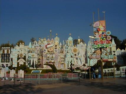 Small World ride facade<br>Location: <a href="https://www.google.com/maps/search/?api=1&query=33.81438,-117.91755" target="_new">Disneyland</a>